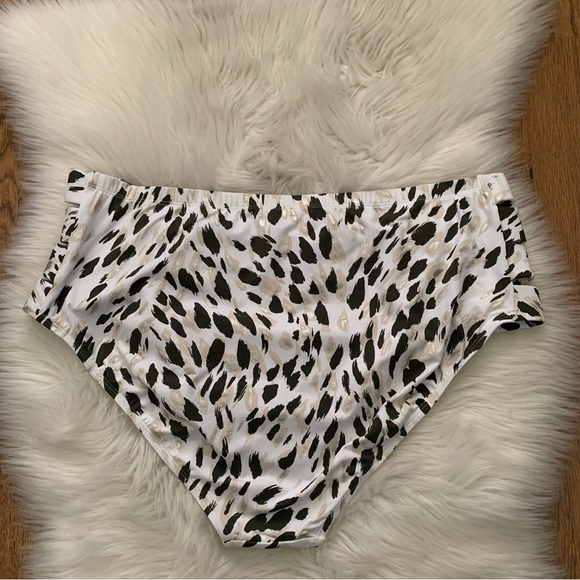 La Blanca Bikini Bottom - Picture 4 of 12